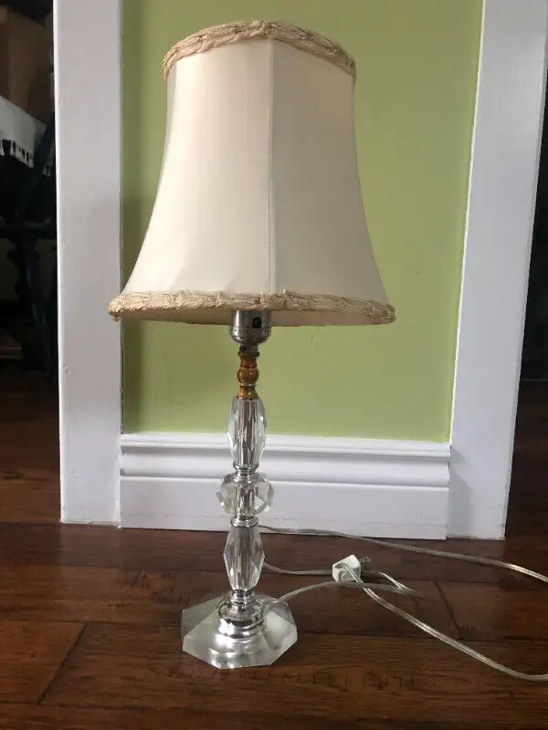 Vintage Table Lamp in Indoor Lighting & Fans in Oshawa / Durham Region - Image 3