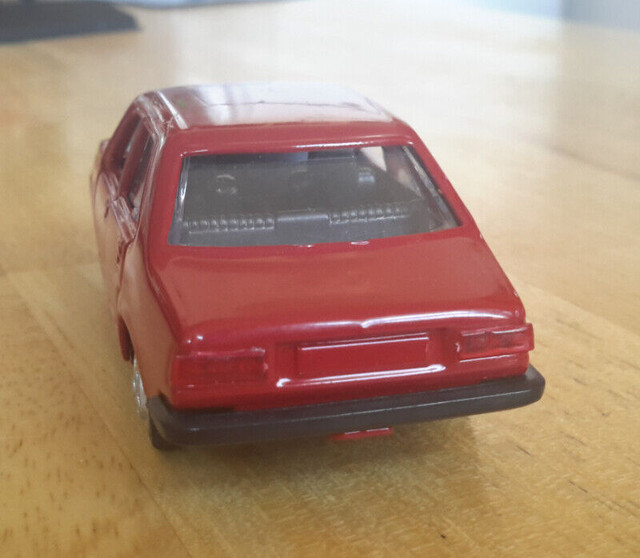 Renault 18 phase I ( 1978 ) 1:43 diecast Norev imparfaite dans Art et objets de collection  à Ville de Montréal - Image 3