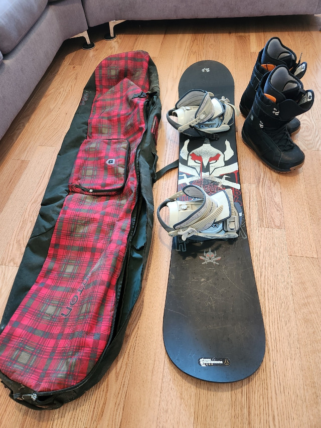 Snowboard and accessories  in Snowboard in Trenton - Image 2