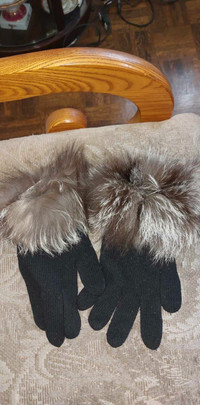 Beautiful gloves with Silver fox fur