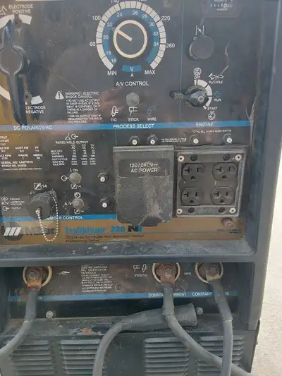 Low hour Miller Trailblazer 280nt Cc/cv. AC/DC 8000 WATTS 670 HOURS Oman 20 engine. Was mostly use i...