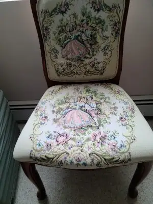 Chair has no tears or scratches.
