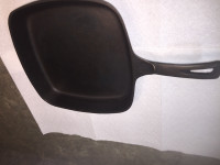 Vintage Unmarked WAGNER WARE 9 1/2" Cast Iron Square Skillet