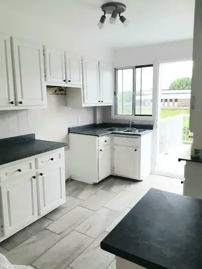 5 1/2 upper duplex LaSalle