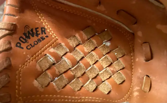 VINTAGE MIZUNO PROSPECT YOUTH BASEBALL CATCHER'S MITT GLOVE in Baseball & Softball in St. Catharines - Image 7