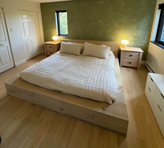 Base de lit en bois neuve in Beds & Mattresses in City of Montréal - Image 3