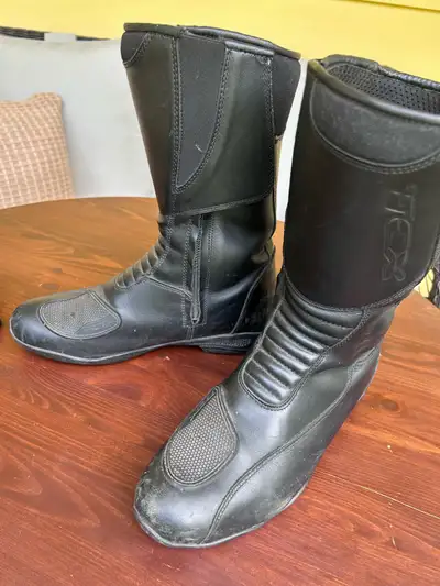 I'm selling a pair of TCX women’s motorcycle boots, size 39 (EU). These boots feature a durable leat...
