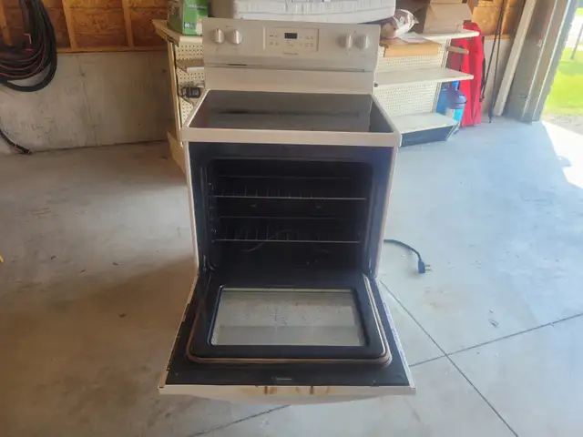 Oven and microwave. in Microwaves & Cookers in Peterborough - Image 5