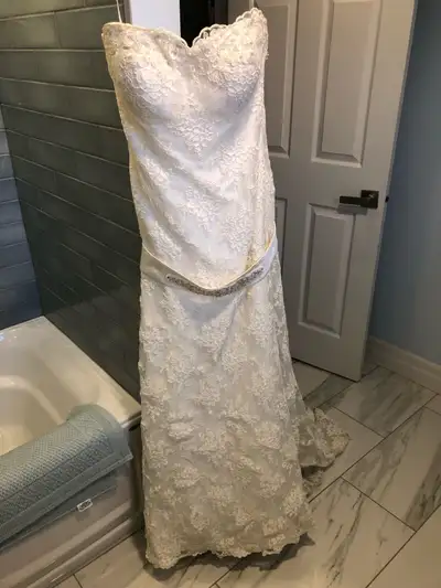 Beautiful brand new Stella York dress style #5703. Never worn. Dress Size 14. Purchased for 1299 plu...