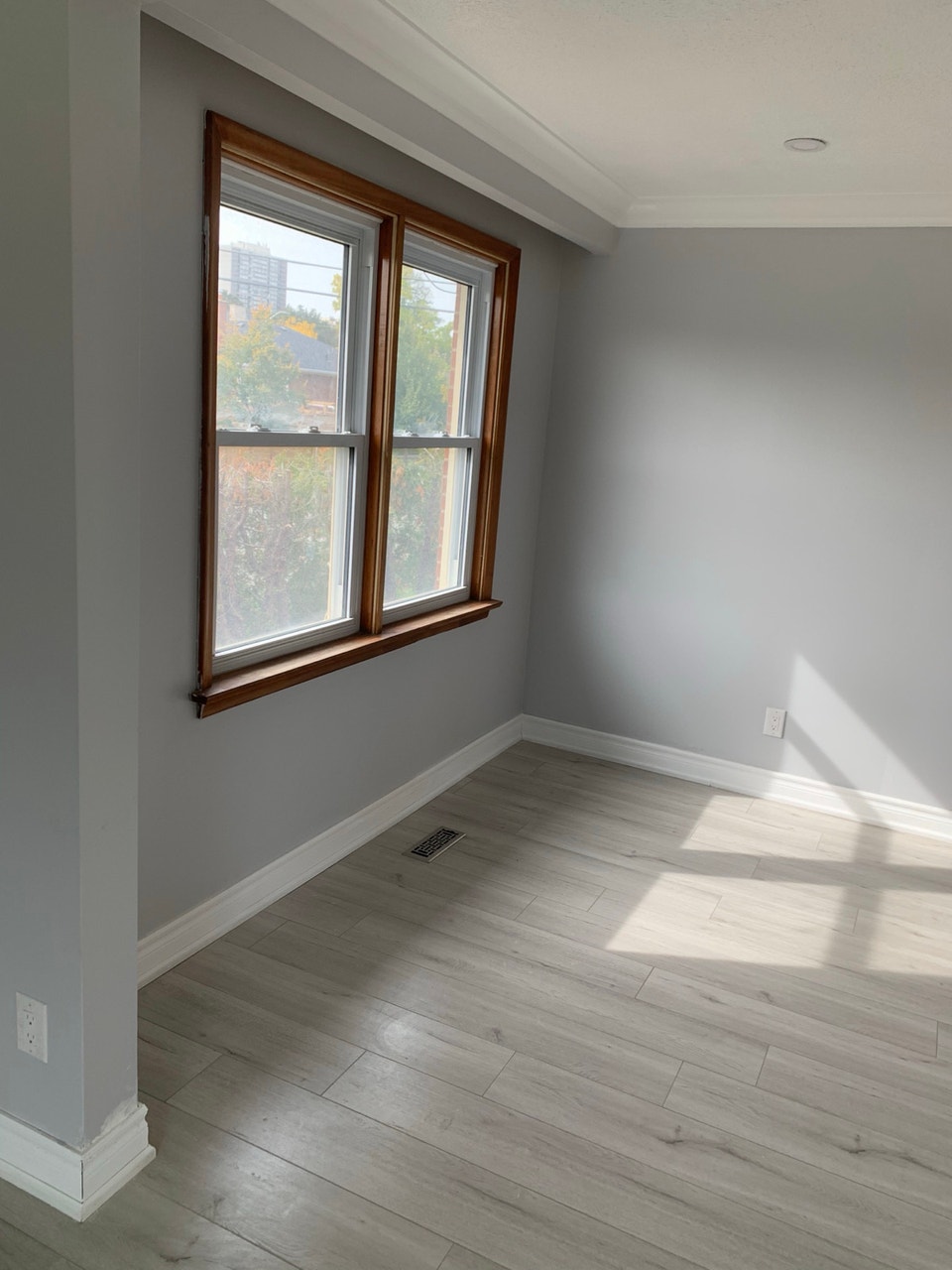 3 BR Bungalow for RENT @ S-E of Hurontario and Dundas Street 2