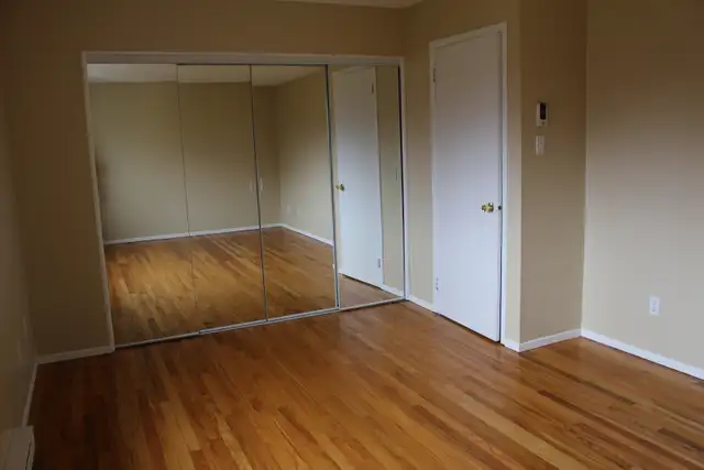 Comfortable townhouse for rent in Kanata. Two minutes to the 417 in Long Term Rentals in Ottawa - Image 7
