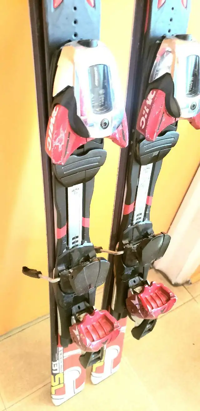 Skis alpin  atomic race 12 SL. Taille 137 CM. in Ski in City of Montréal - Image 6