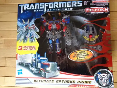 TRANSFORMER ULTIMATE OPTIMUS PRIME BRAND NEW ULTIMATE OPTIMUS PRIME TRANSFORMER - new, unopened - Ha...