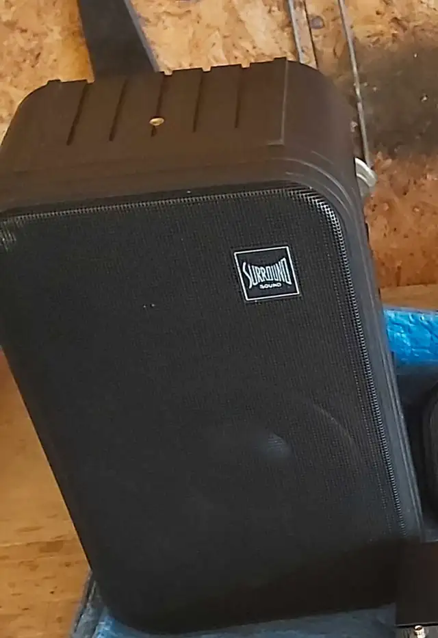 (2) 300 WATT 5080 PYRAMID SPEAKERS628632834356511214