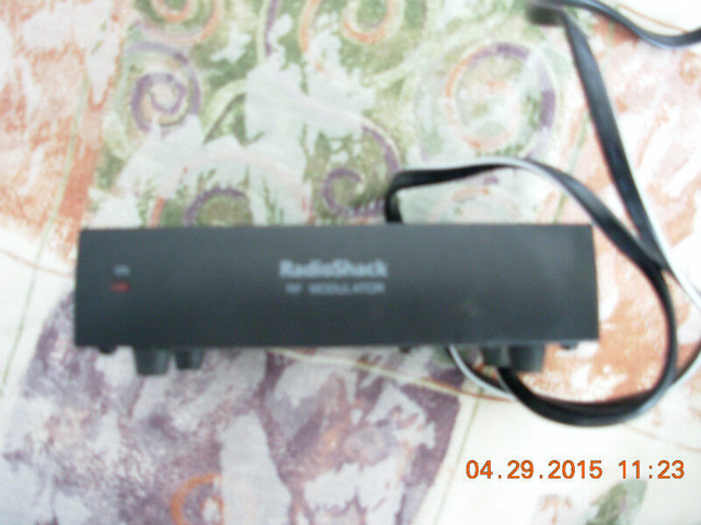 Radio Shack RF Modulator TV accessory/accessoire 15-1214A in General Electronics in City of Montréal - Image 2