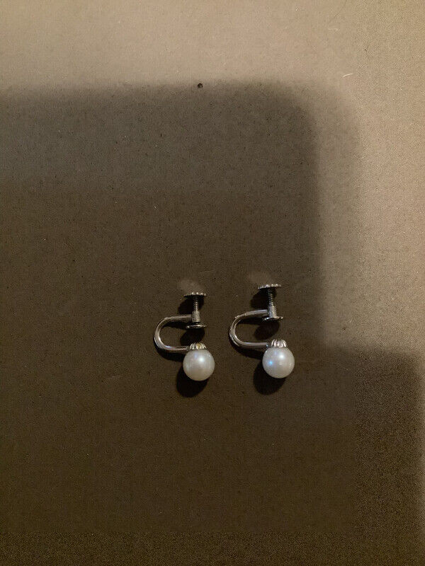 BIRKS vintage screw on pearl earrings 12 K white gold in Jewellery & Watches in Kitchener / Waterloo