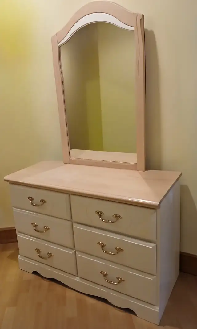 Solid wood Bedroom set in Beds & Mattresses in Bedford - Image 5