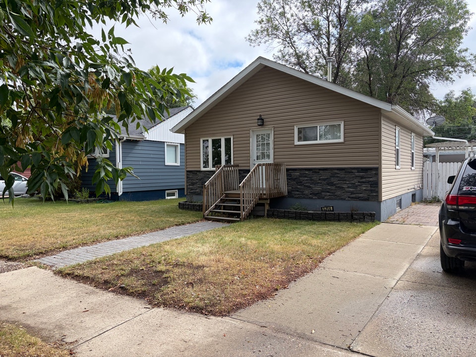 For Rent 3 bedroom House move in Nov 1st 1