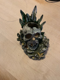Aquarium skull decoration 