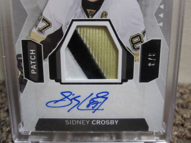 2015-16 SP Game Used Editions Sidney Crosby inked Sweaters 3/3 in Arts & Collectibles in Victoria - Image 2