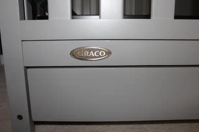 Graco Solano Crib in Cribs in London - Image 3