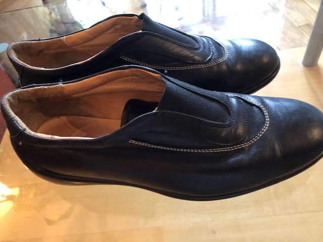 Chaussures noires en cuir dans Femmes - Chaussures  à Ville de Montréal - Image 2