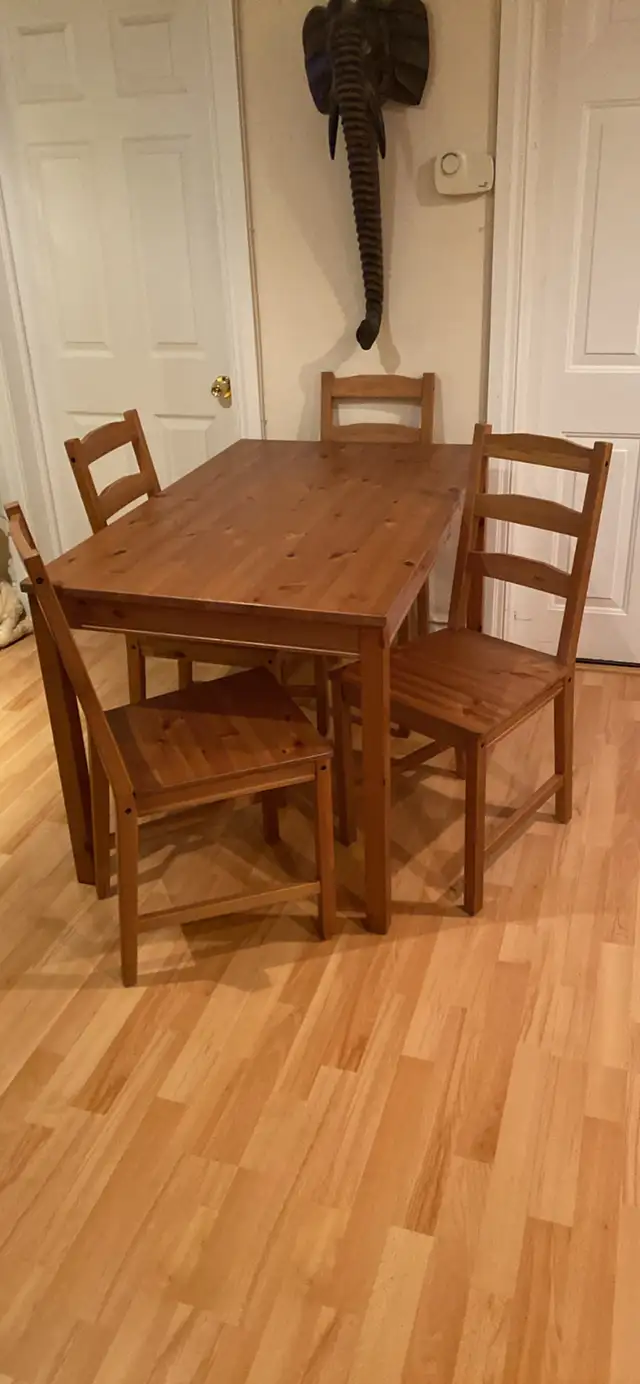 Beautiful Family dining room set like new a must see . in Dining Tables & Sets in City of Halifax - Image 7