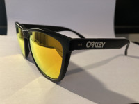 Oakley Frogskins Sunglasses - Black.