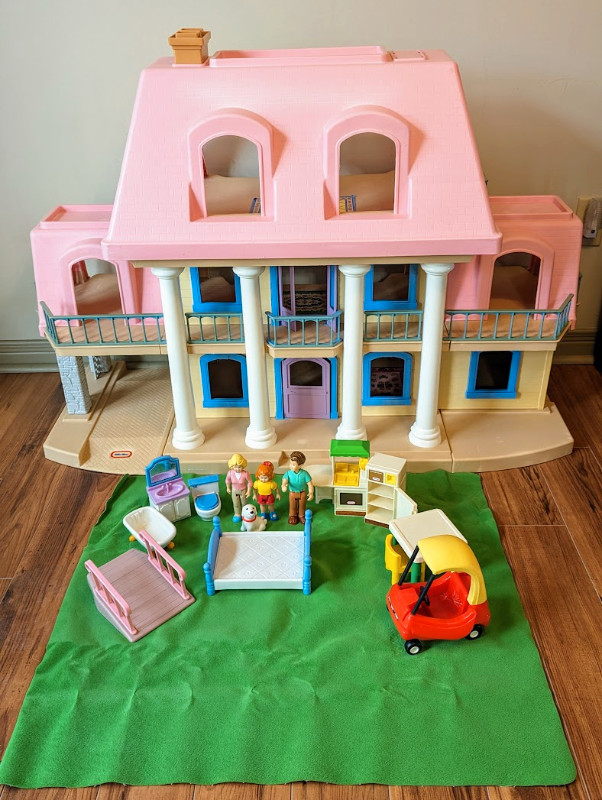 Vintage Little Tikes Grand Mansion Dollhouse in Toys & Games in Barrie