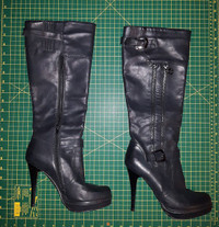 Black Knee High Stiletto boots (EUC)