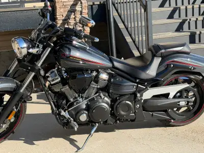 2015 Yamaha Raider 1900cc Mint condition. Always stored inside. Approx 1800 kms Stock from factory....