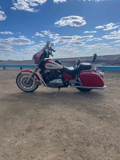 2000 Honda shadow ace with 40,000 km. 1100 cc Brand new rear tire and brakes installed last year. Ne...