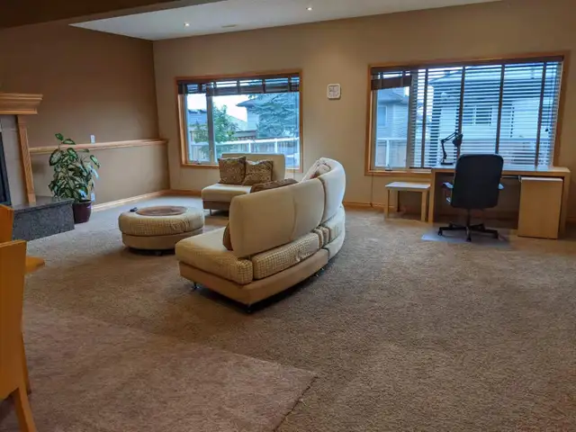 Furnished unit pet friendly utility included internet included in Short Term Rentals in Calgary - Image 2