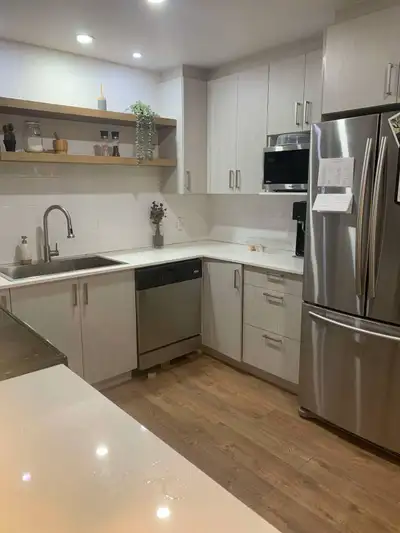 Très grand 3 1/2 super moderne et rénové à louer!