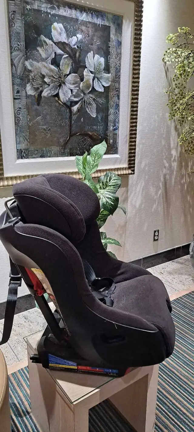 siège d'auto pour enfants  in Strollers, Carriers & Car Seats in City of Montréal - Image 4