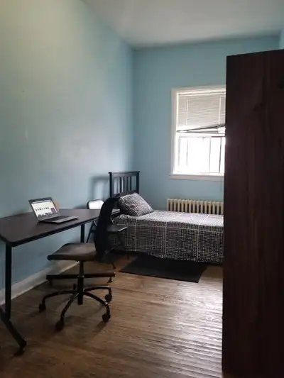 $800/mo - Private Room Avail. in Student Downtown Apt (Jul 1st)