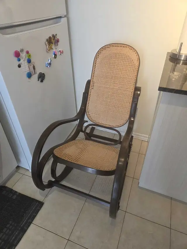 Rocking Chair in Chairs & Recliners in City of Toronto - Image 10