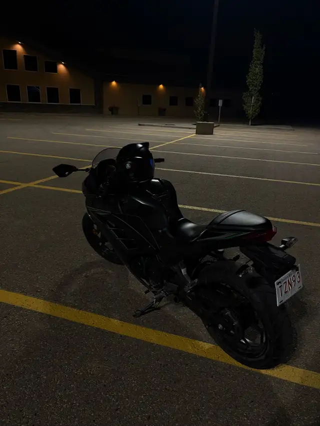 2017 Kawasaki Ninja 300 ABS in Sport Bikes in Edmonton - Image 5