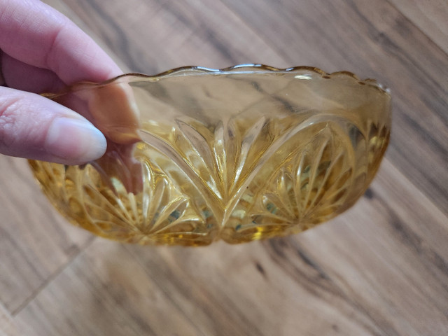 Vintage (1960s) Anchor Hocking amber glass serving bowl in Arts & Collectibles in Fredericton - Image 4