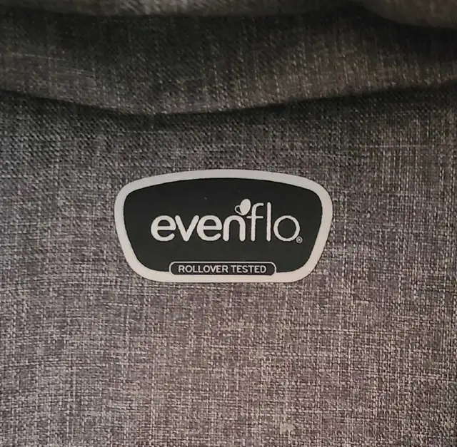 Evenflo car seat and base - expiry 2030 in Strollers, Carriers & Car Seats in Gatineau - Image 4