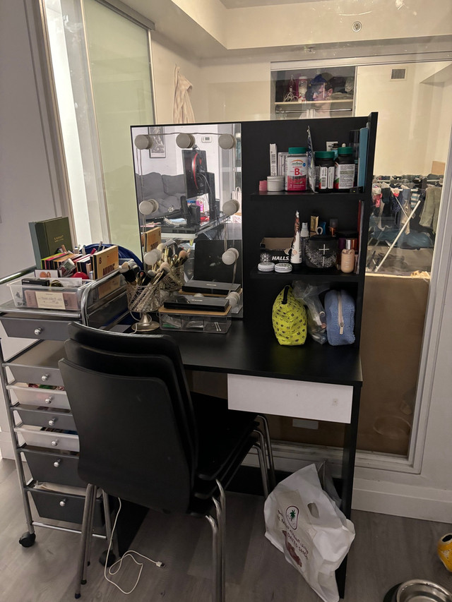 Makeup vanity dressing table  in Other Tables in City of Toronto - Image 3