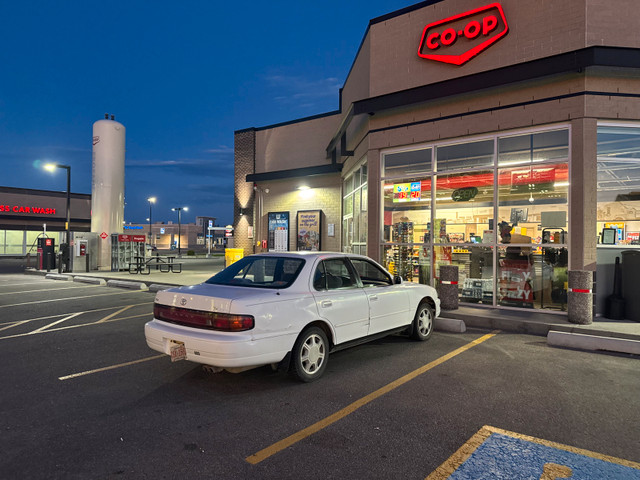 1992 Toyota Camry V6 in Cars & Trucks in Lethbridge - Image 2