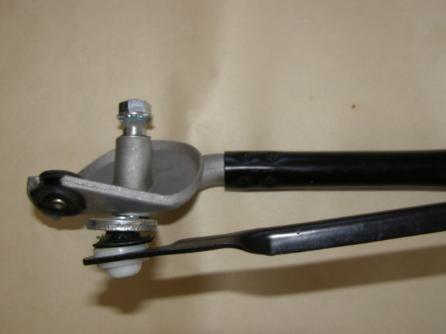 NEUF Wiper Linkage Toyota Tacoma 2005-2015 Pivot d`essuie glace dans Pièces de carrosserie  à Longueuil/Rive Sud