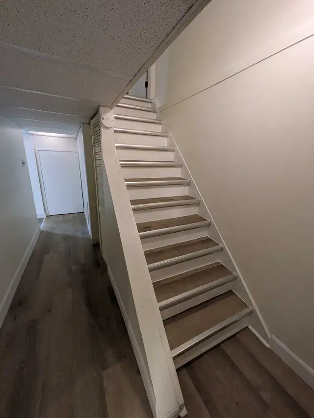1+1 Bedroom Basement Apartment (All Utilities Included) in Short Term Rentals in Oshawa / Durham Region - Image 6