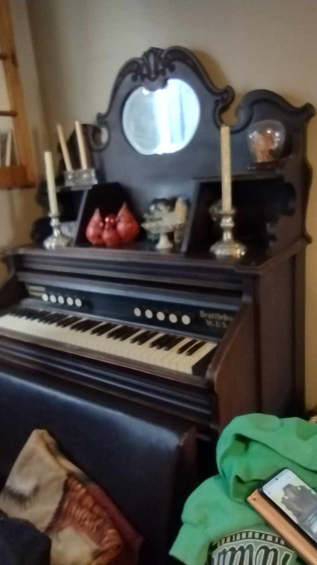 Antique Organ in Pianos & Keyboards in St. John's - Image 3