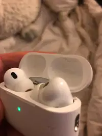 Selling Apple AirPods Pro 2