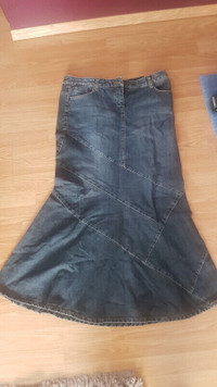 JEANS SKIRT SIZE 12 LIKE NEW $10