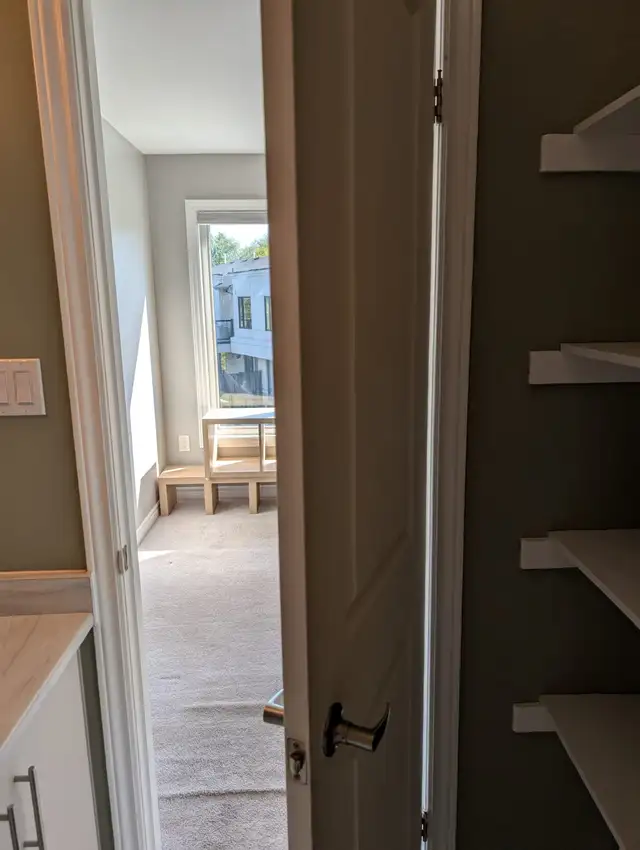 Room for rent at Mississauga and Financial in Room Rentals & Roommates in Mississauga / Peel Region - Image 9