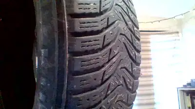 4 winter tires kumho winter tire craft.205/65 r16 99t m+s tubeless. only used one winter.