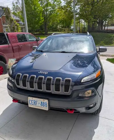 2016 Jeep Cherokee Trailhawk – very well maintained, safety certified, and ready to drive. 3.2L V6 |...